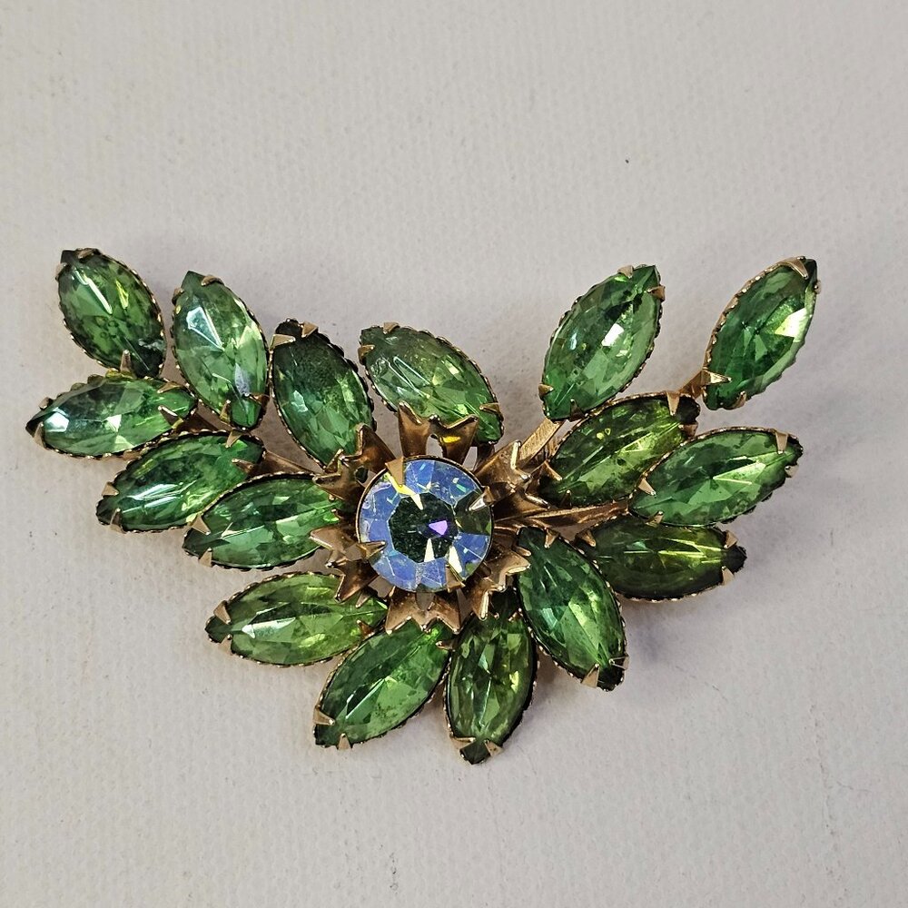 Gold Tone Metal Light Green Rhinestone Glass Brooch Unmarked Vintage Pin